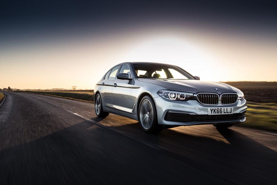  BMW 520d SE Sedan 2017 года  (UK) (фото 2 из 18)